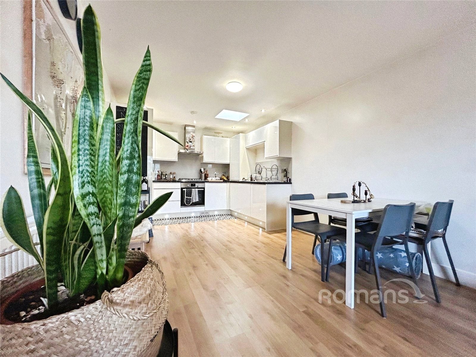 Flat Queens Road in Rushmoor