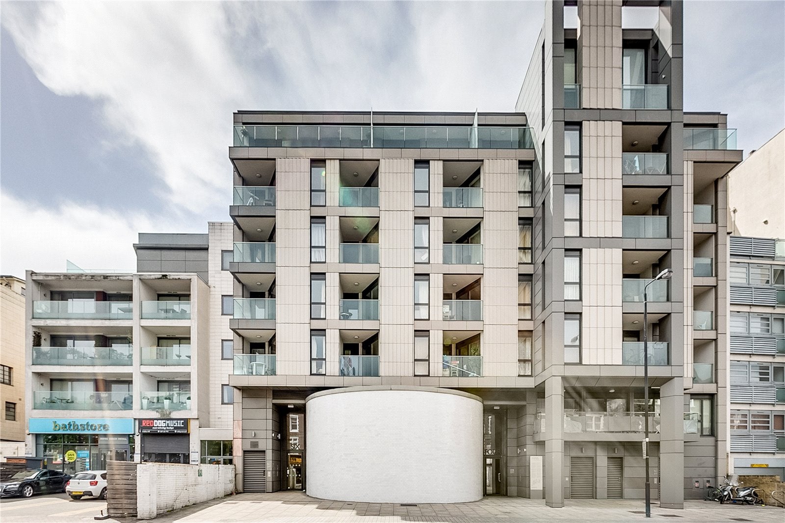 Flat Balham Hill in Greater London