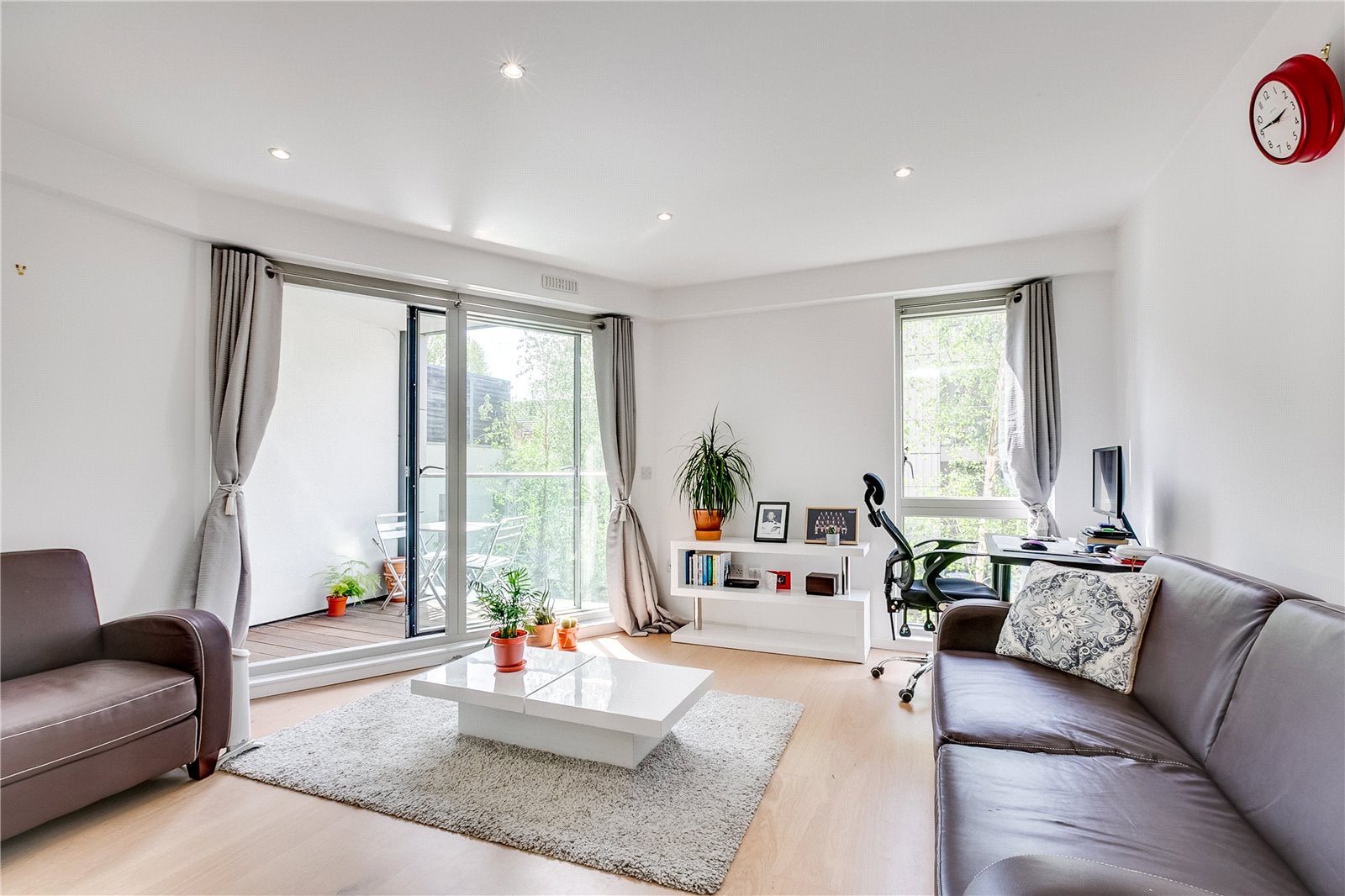Flat Balham Hill in Greater London