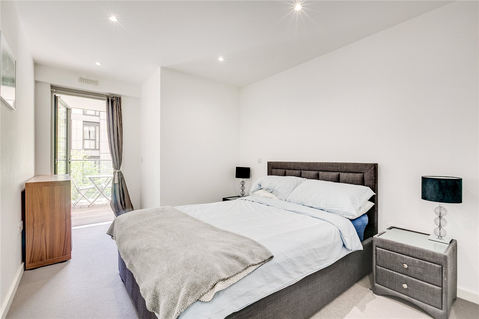Flat Balham Hill in Greater London