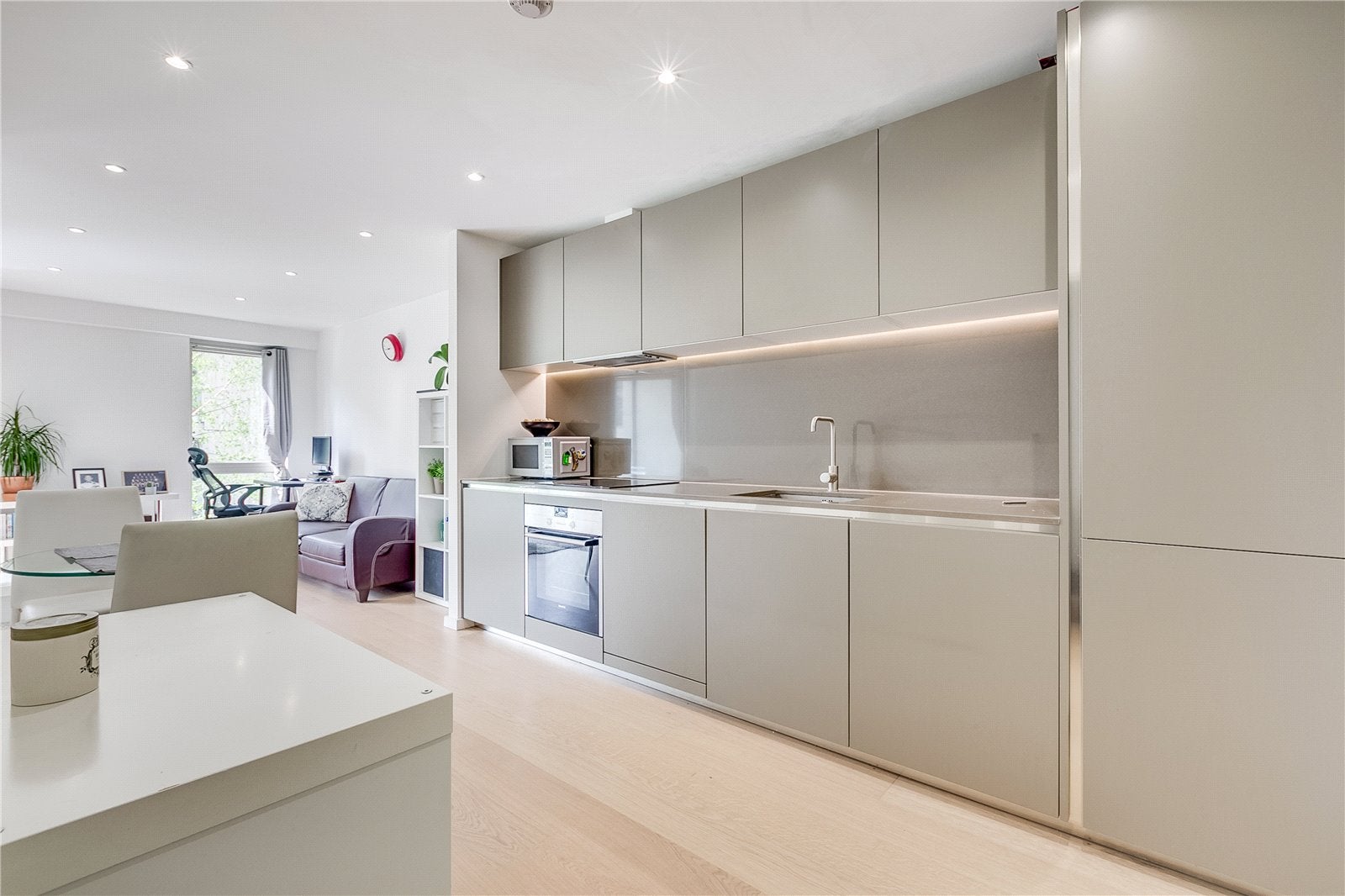 Flat Balham Hill in Greater London