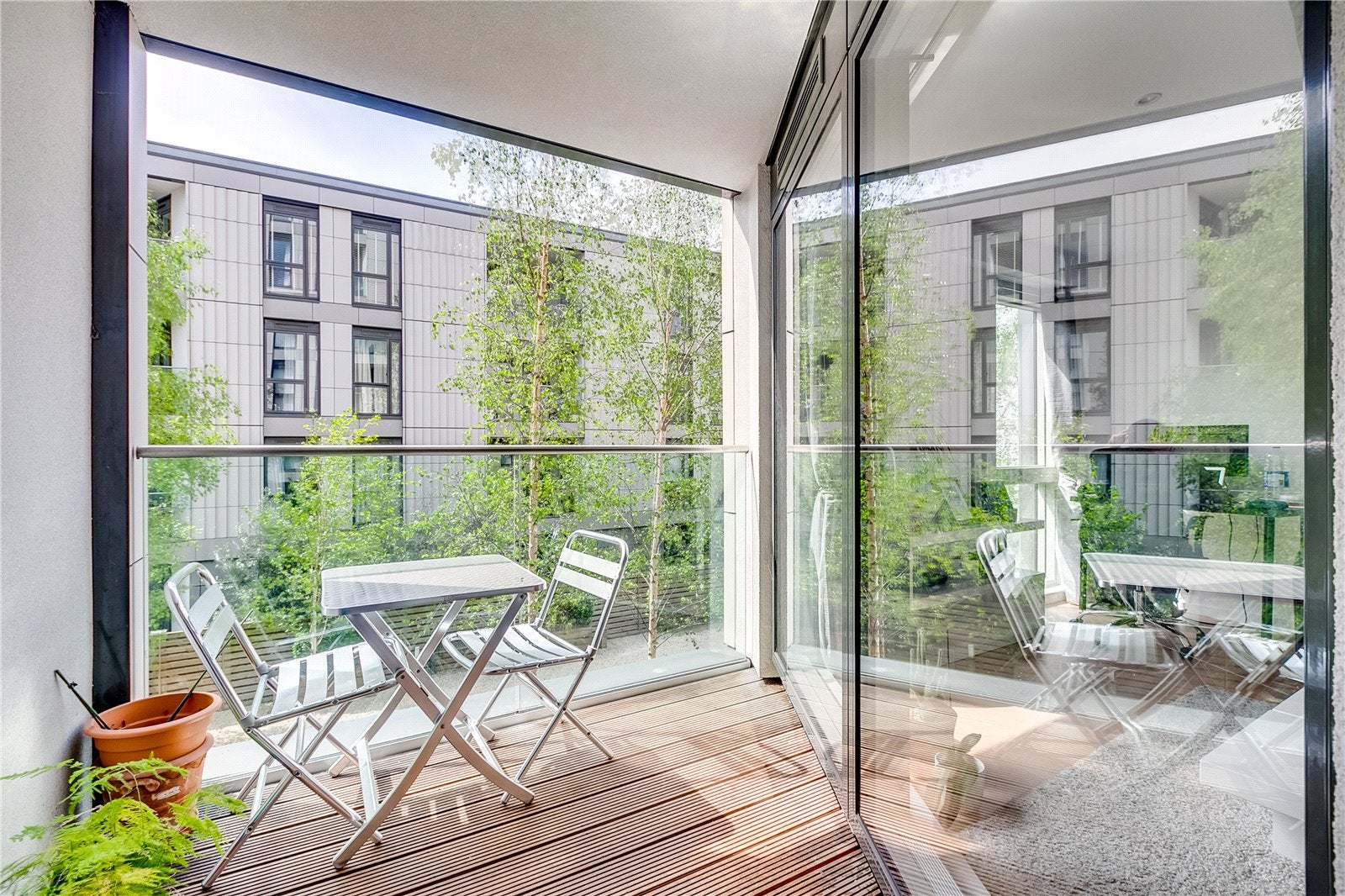 Flat Balham Hill in Greater London