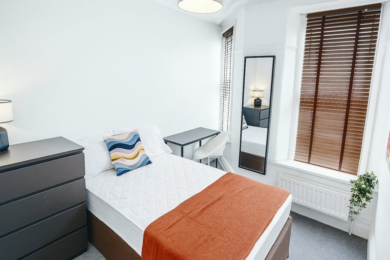 Room Kings Drive in Bristol