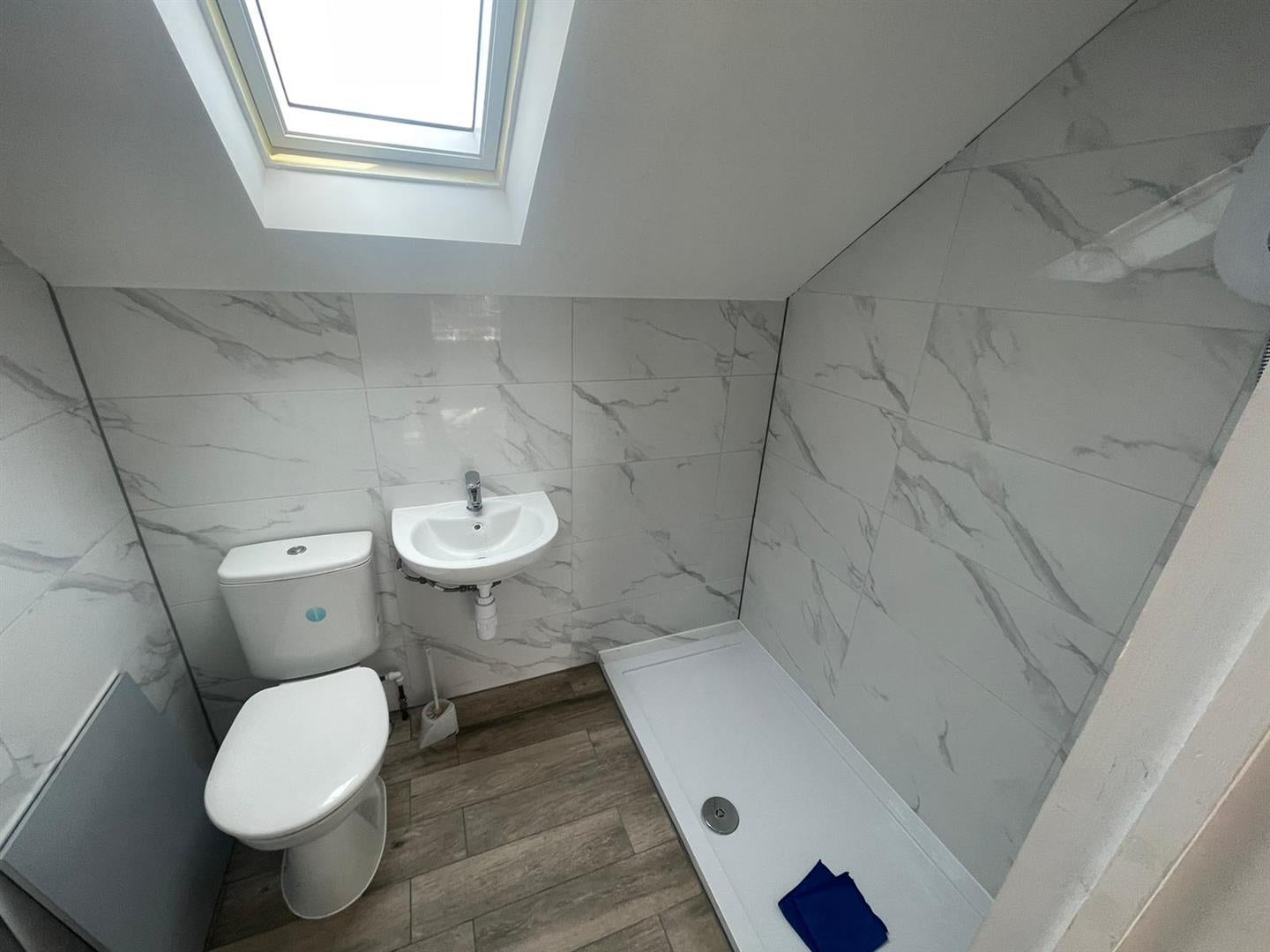 Room Thorpe Road in Greater London