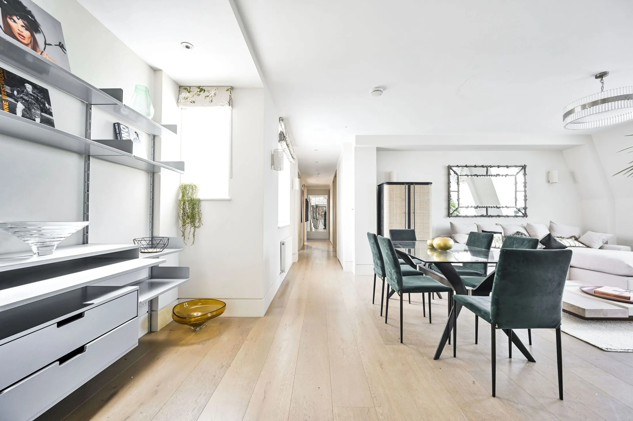 Flat Warwick Gardens in Greater London