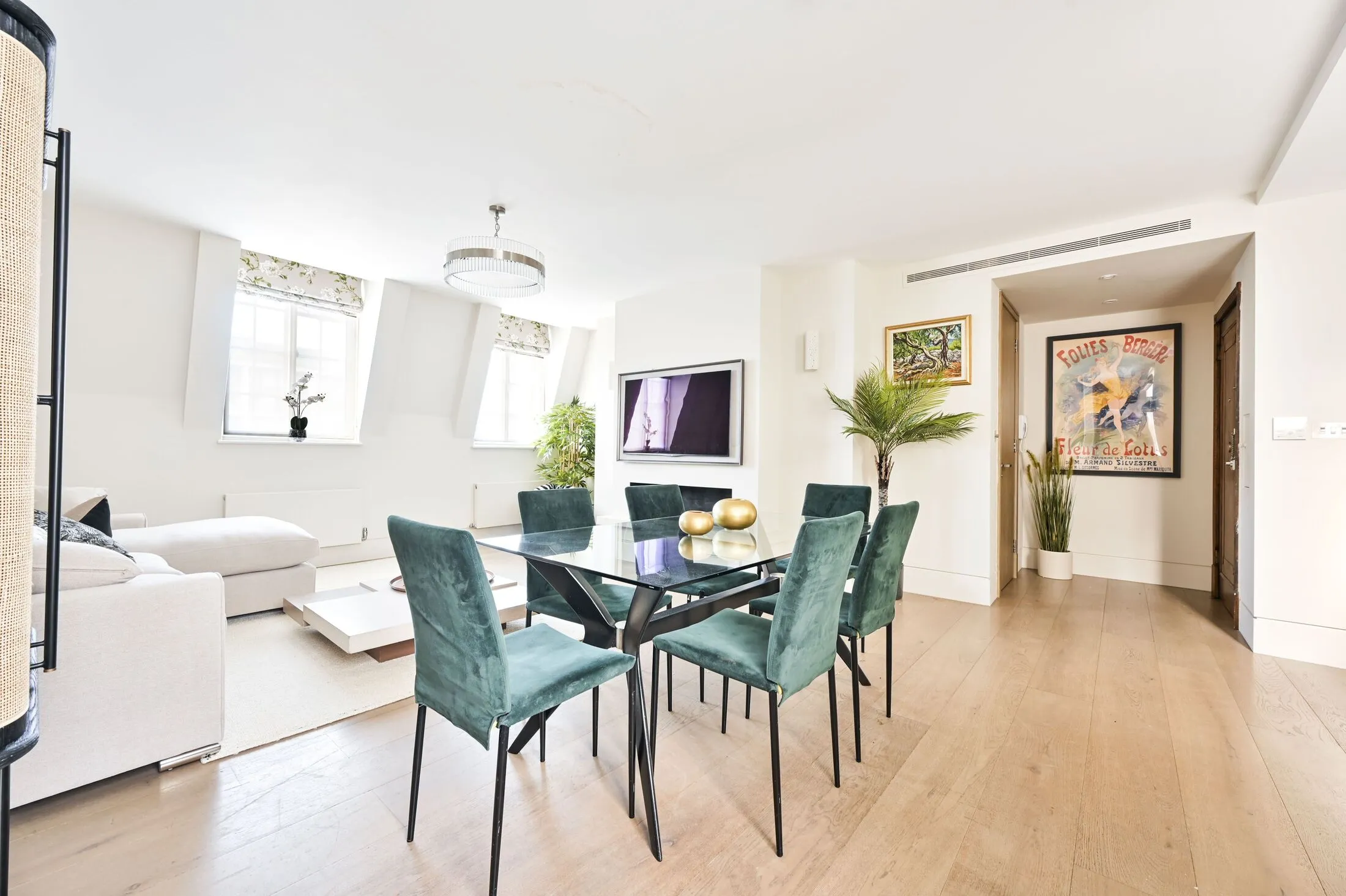 Flat Warwick Gardens in Greater London