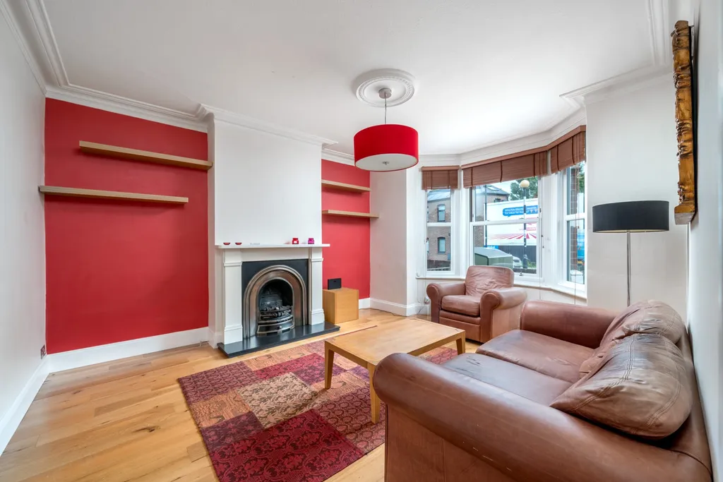 Flat Eardley Road in London