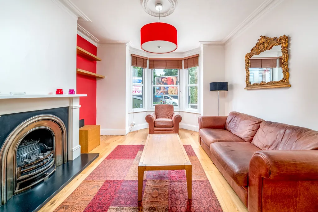 Flat Eardley Road in London