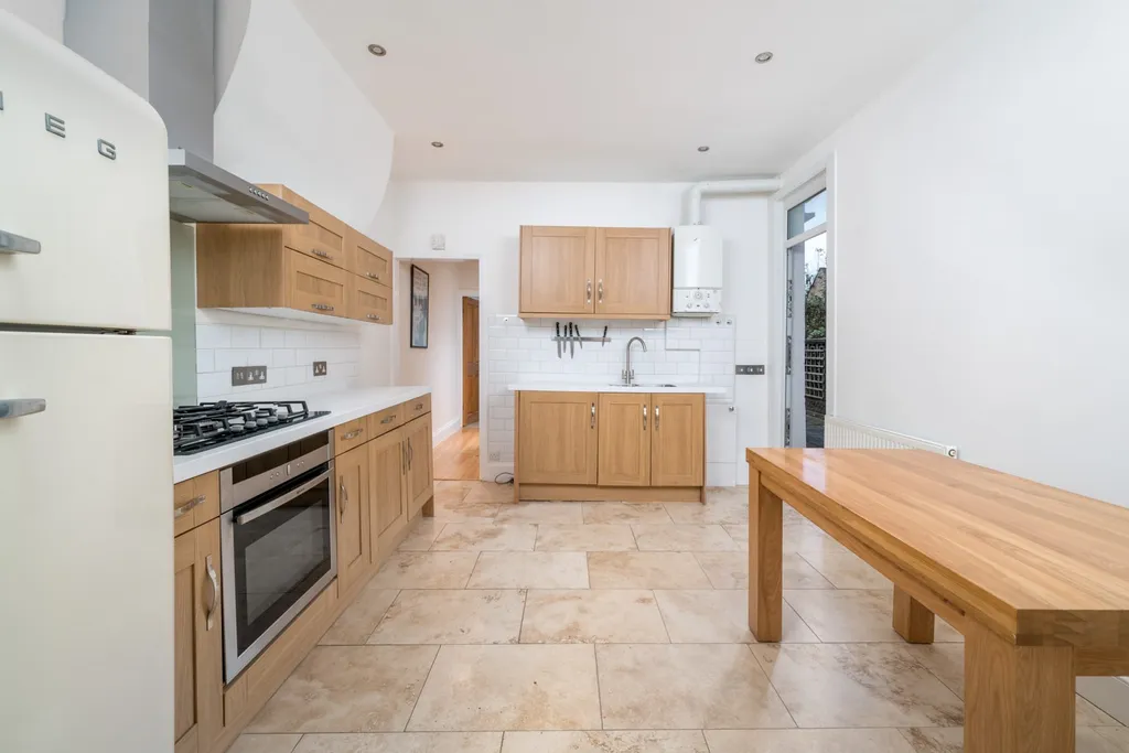 Flat Eardley Road in London