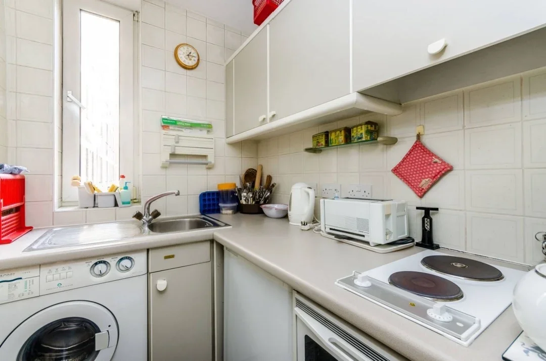 Flat Sloane Avenue in Greater London