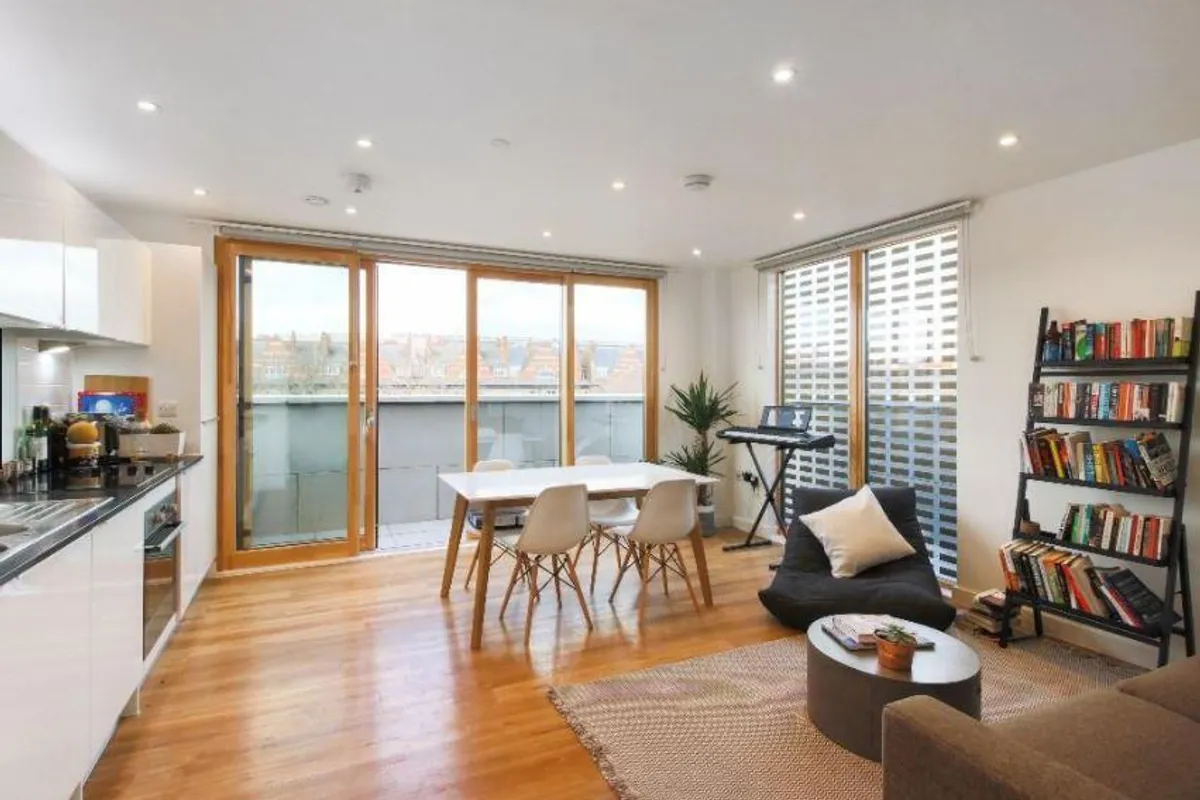 Flat Gorleston Street in Greater London