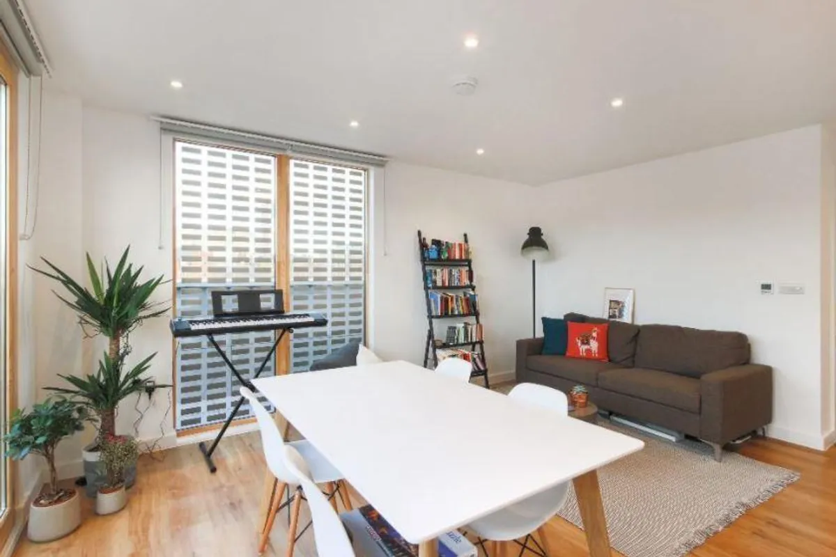Flat Gorleston Street in Greater London