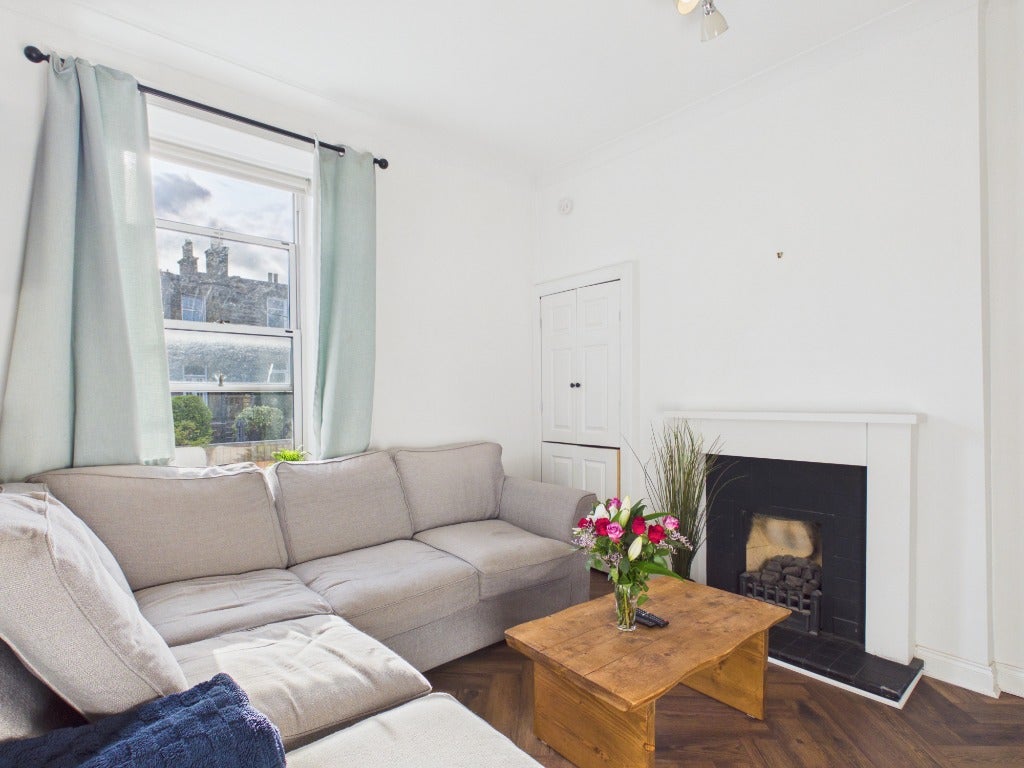 Flat Rosevale Terrace in City of Edinburgh