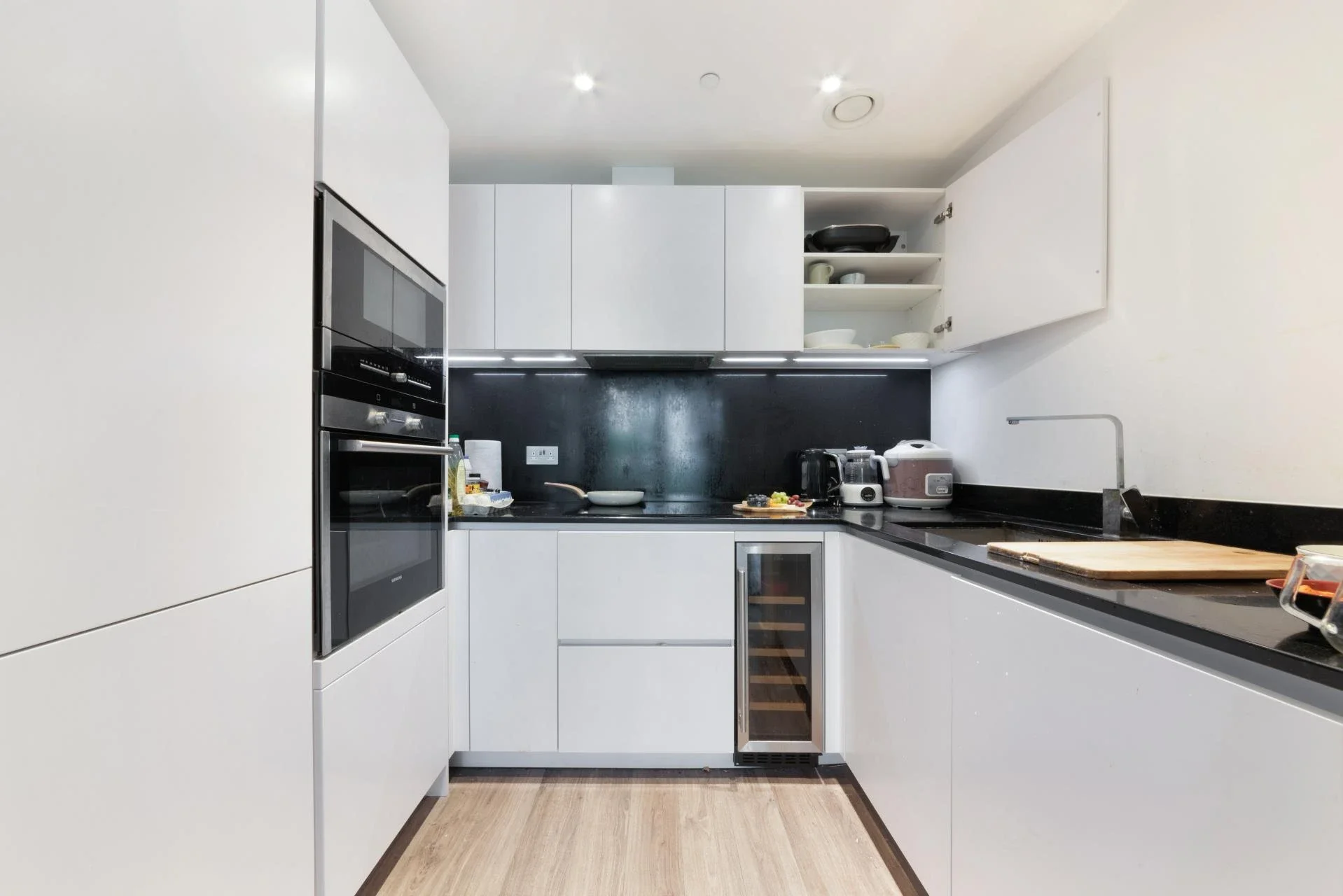 Flat Leman Street in Greater London