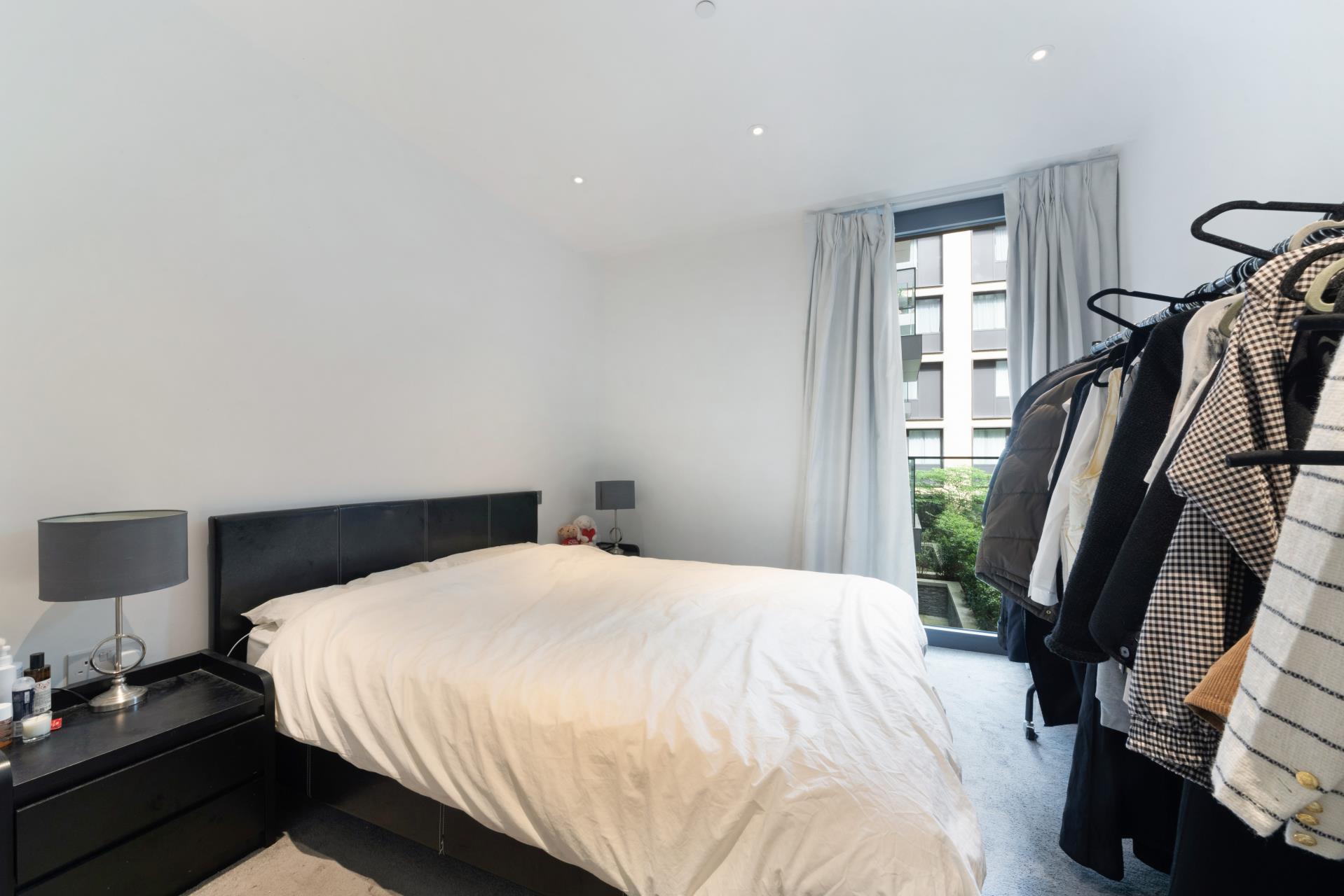 Flat Leman Street in Greater London