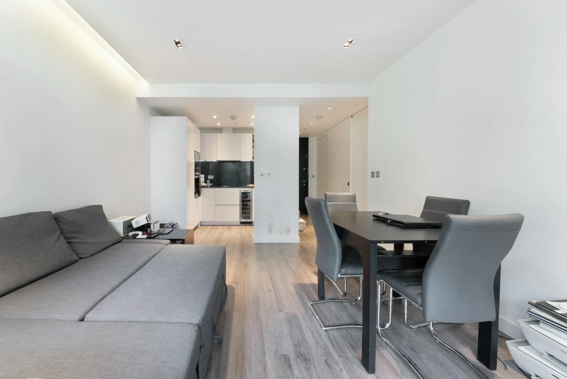 Flat Leman Street in Greater London