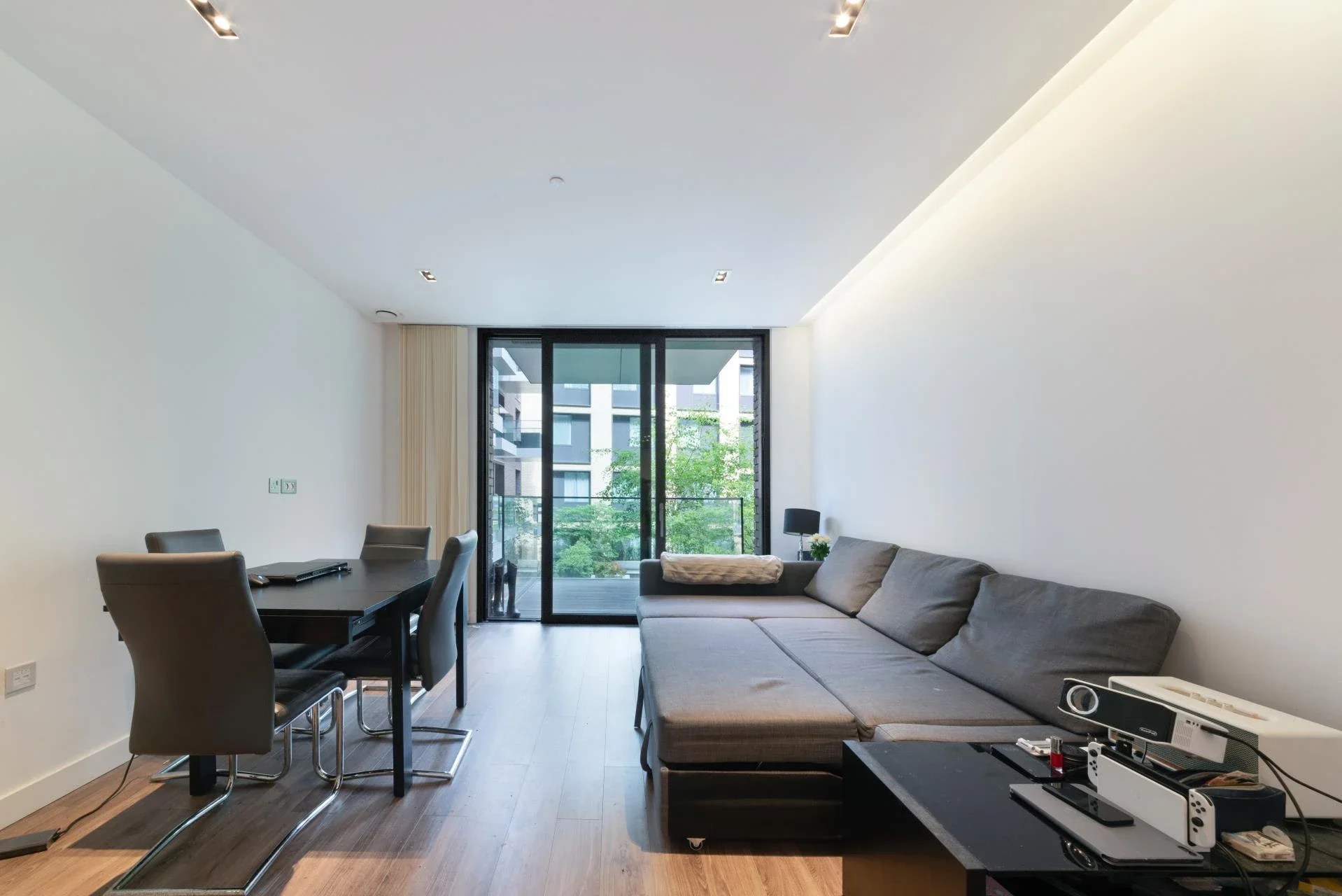 Flat Leman Street in Greater London