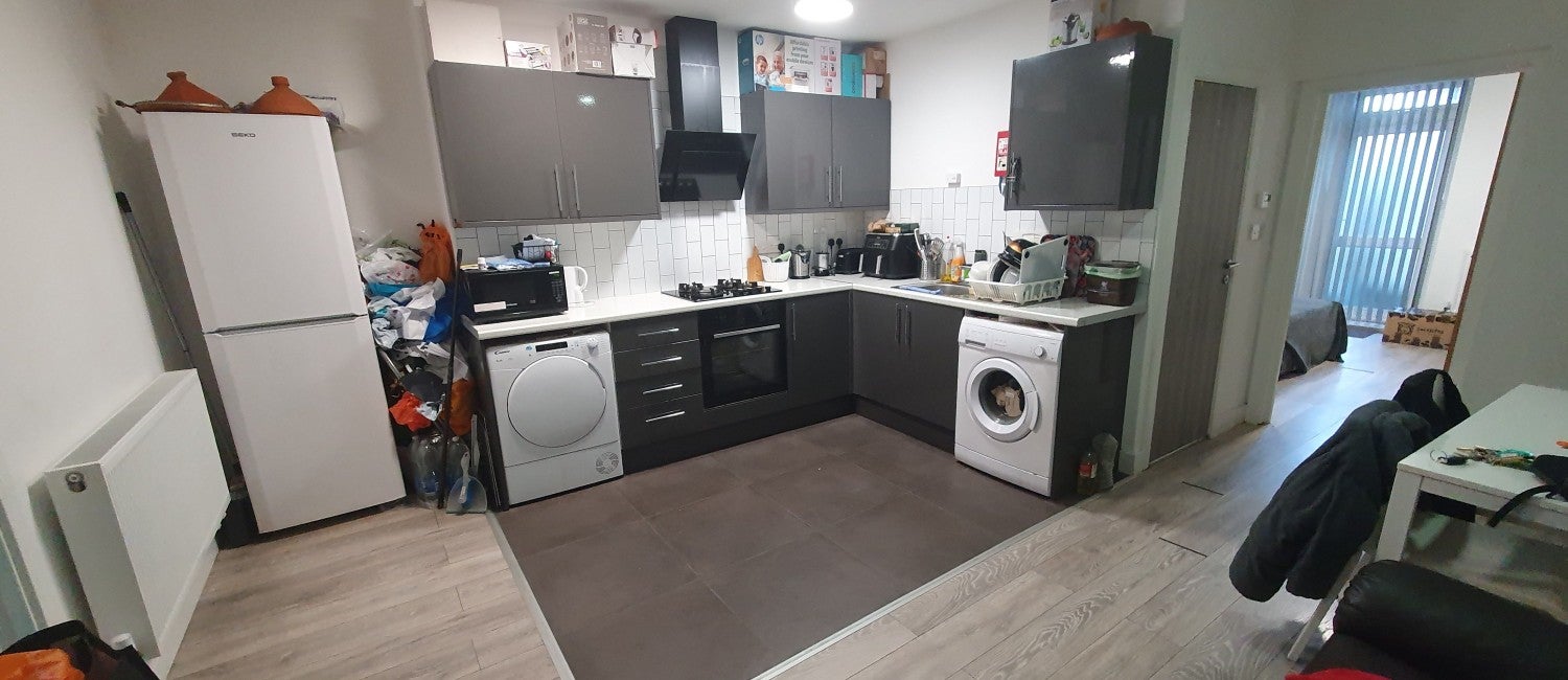 Flat Mundy Place in Cardiff