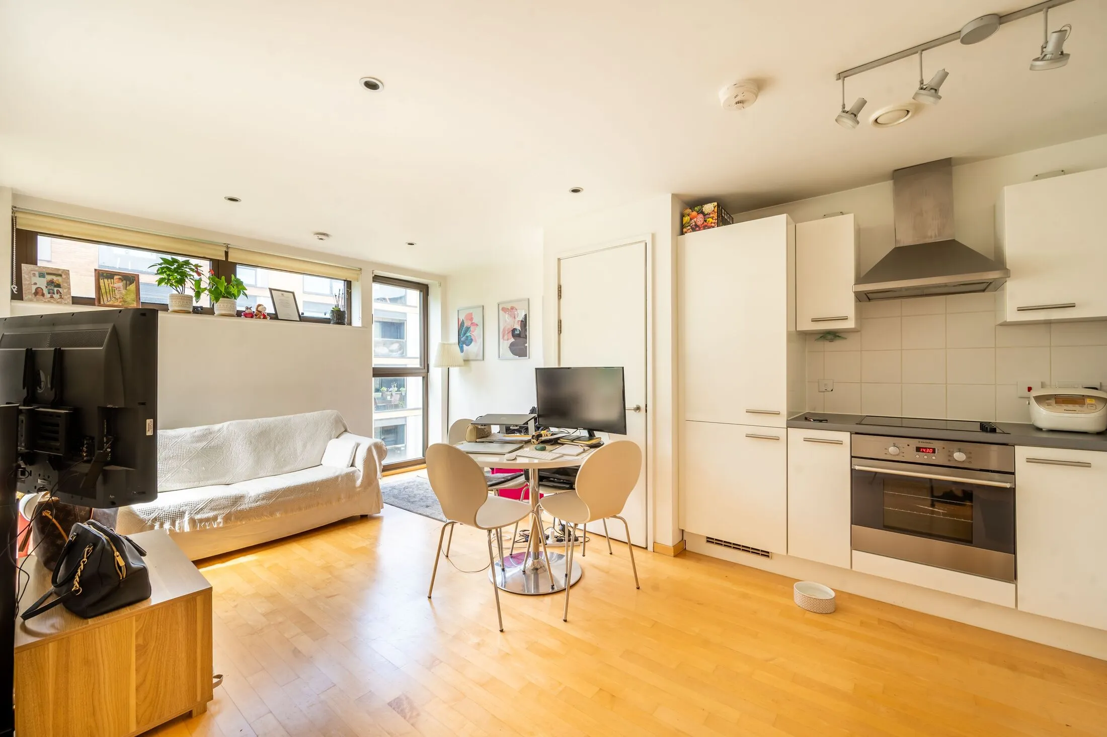 Flat Hope Street in Greater London