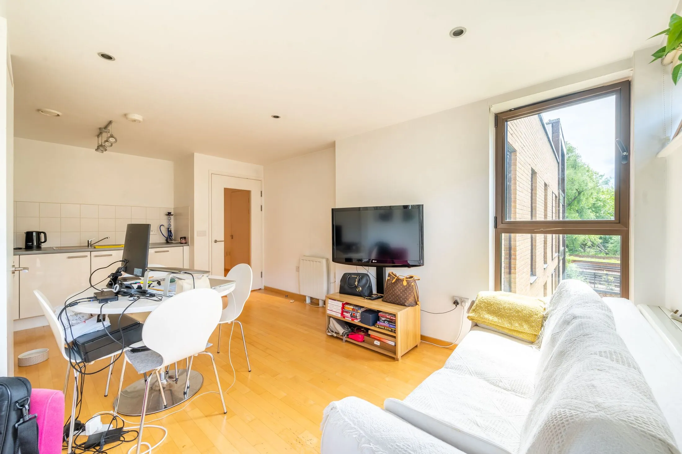 Flat Hope Street in Greater London