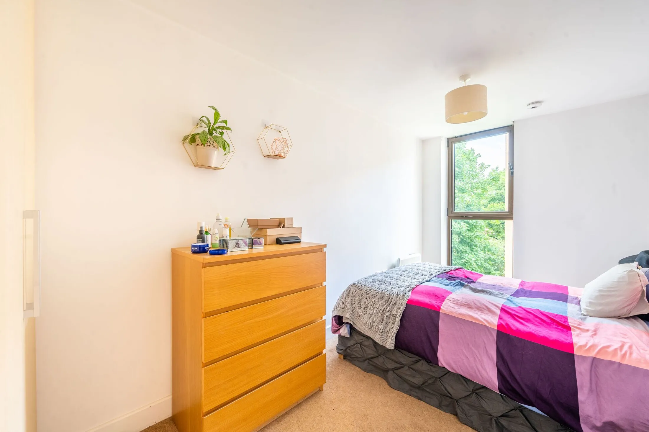 Flat Hope Street in Greater London