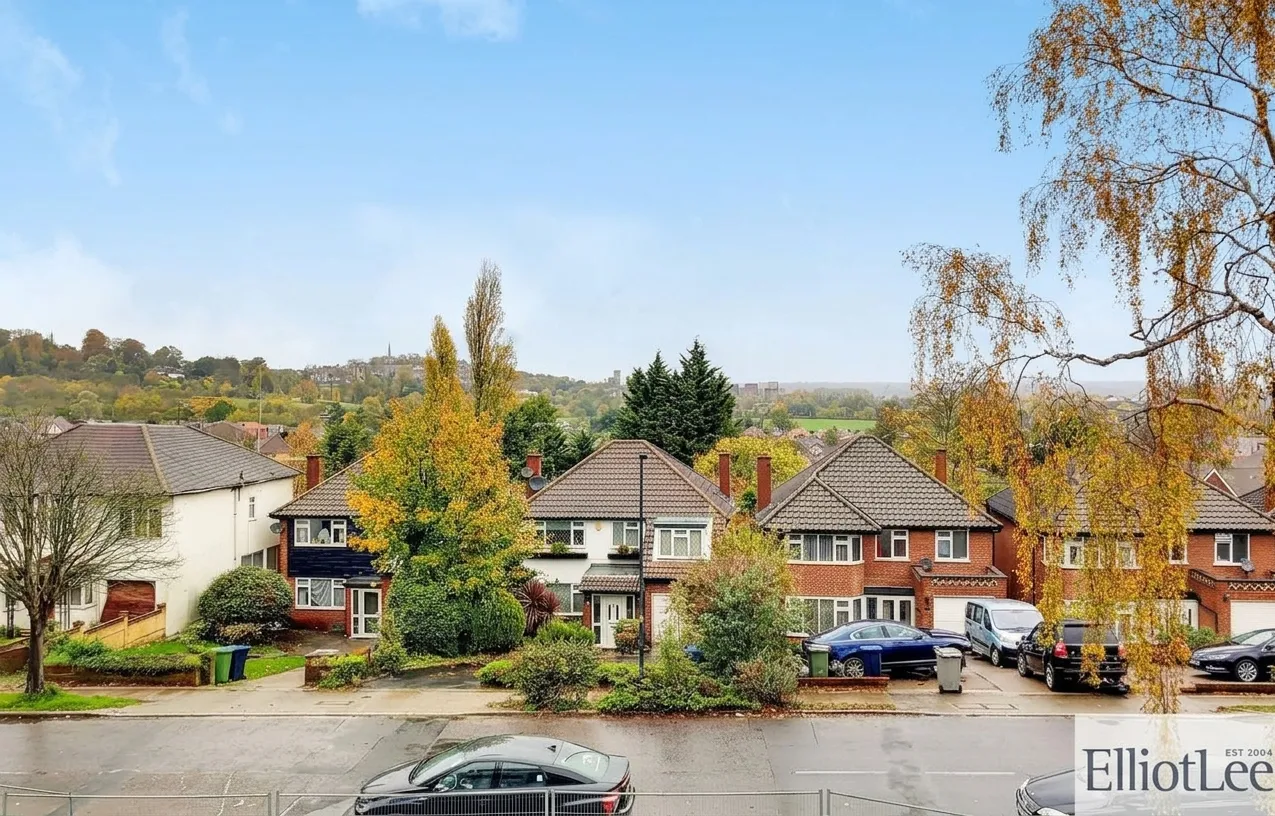 Flat Sudbury Court Road in Greater London
