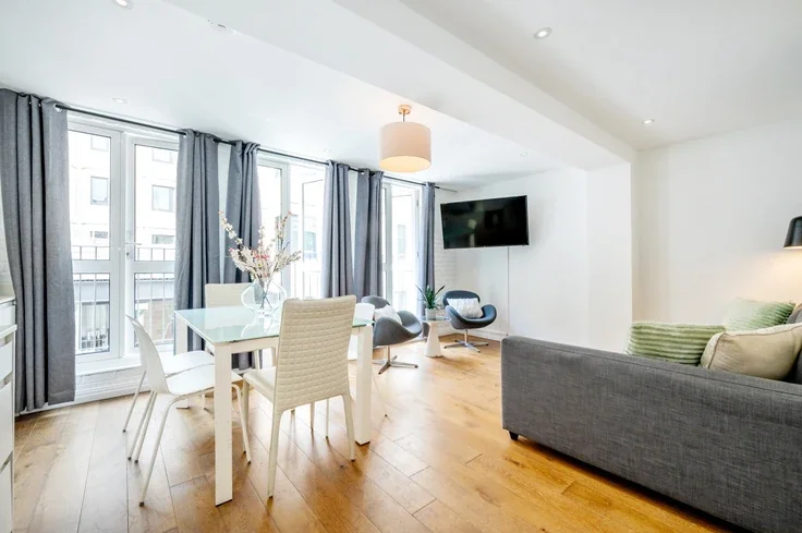 Flat Shelton Street in Greater London
