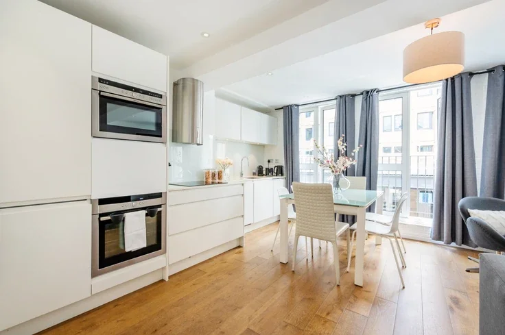 Flat Shelton Street in Greater London