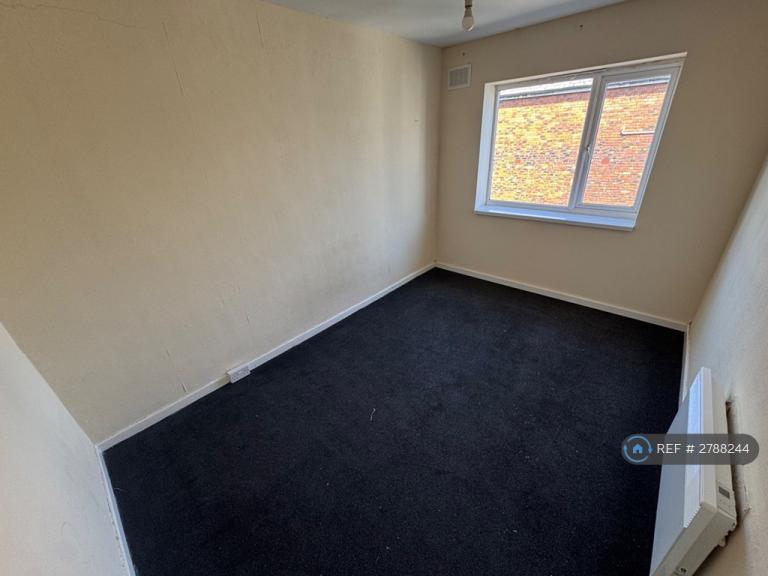 Flat Springhill Lane in Wolverhampton