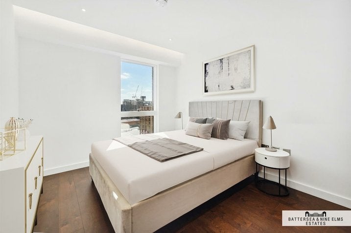 Flat Lanchester Way in Greater London