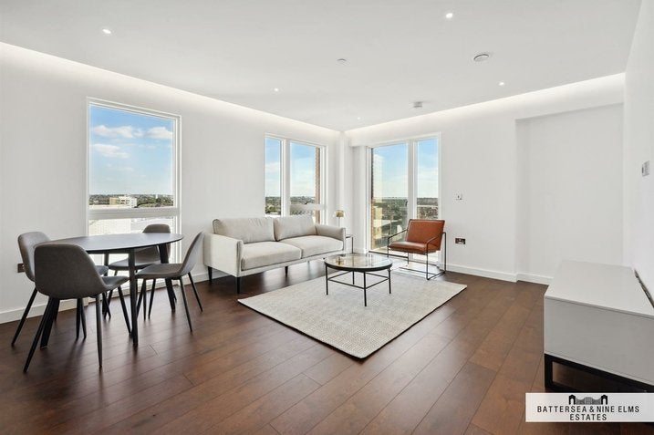 Flat Lanchester Way in Greater London