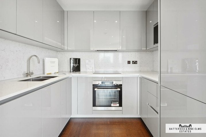 Flat Lanchester Way in Greater London