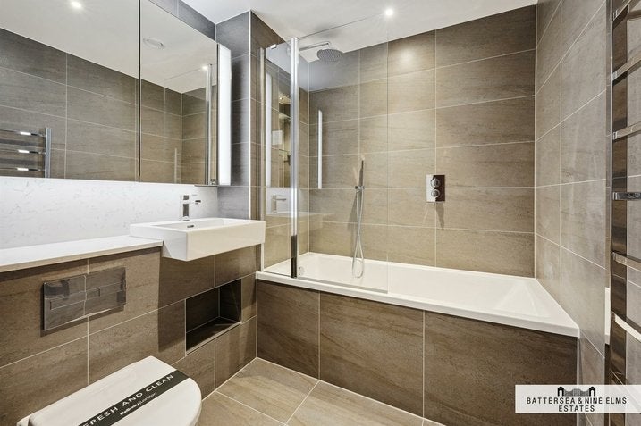 Flat Lanchester Way in Greater London