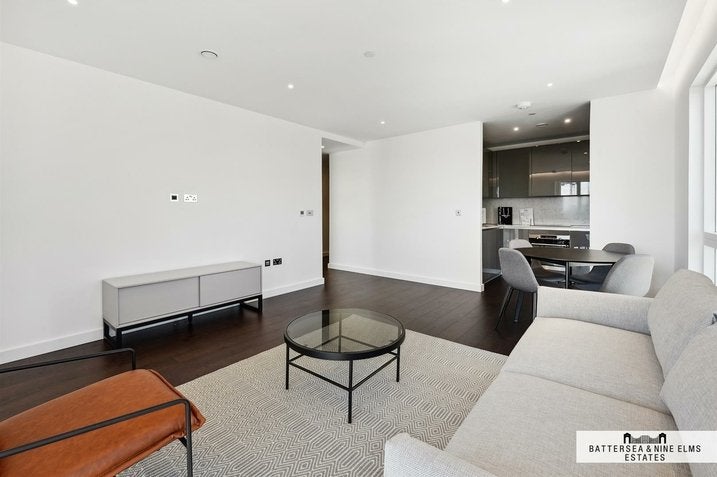 Flat Lanchester Way in Greater London