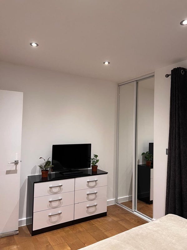 Flat Damien Street in Greater London