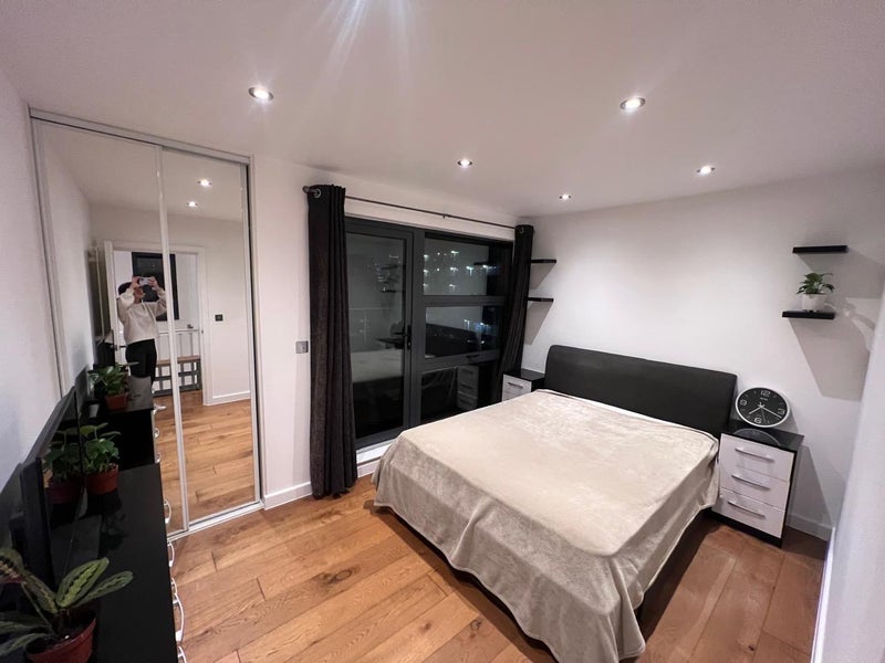 Flat Damien Street in Greater London