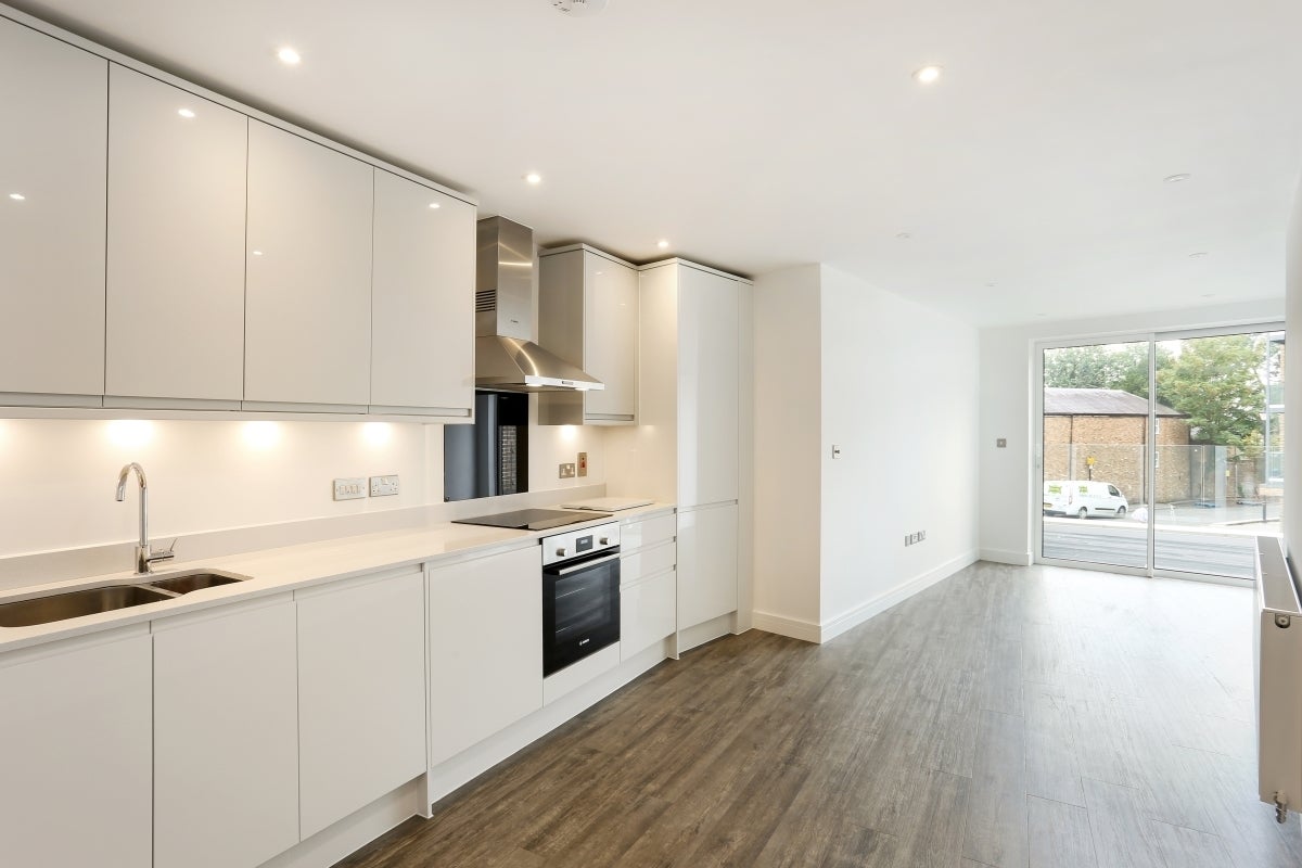 Flat Peascod Street in Windsor