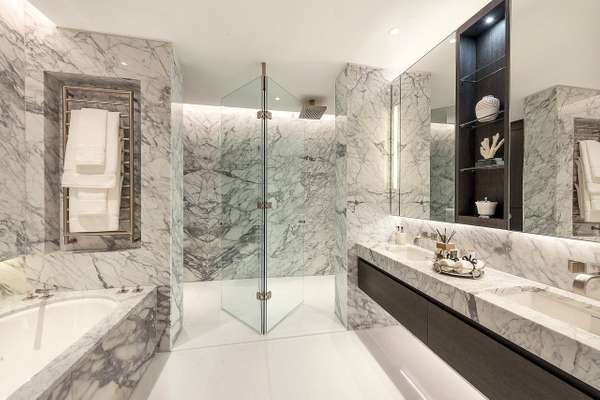 Flat Campden Hill in Greater London