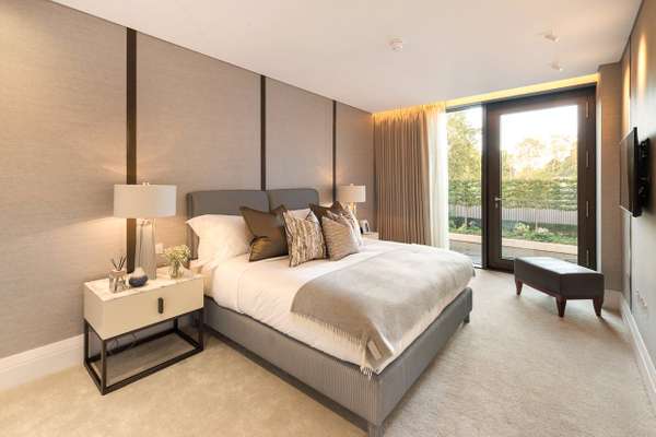 Flat Campden Hill in Greater London