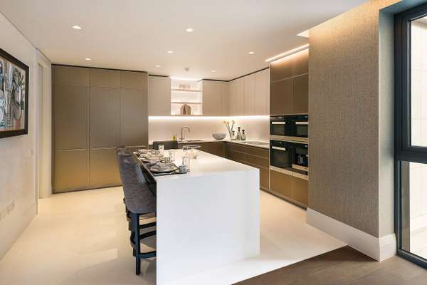 Flat Campden Hill in Greater London