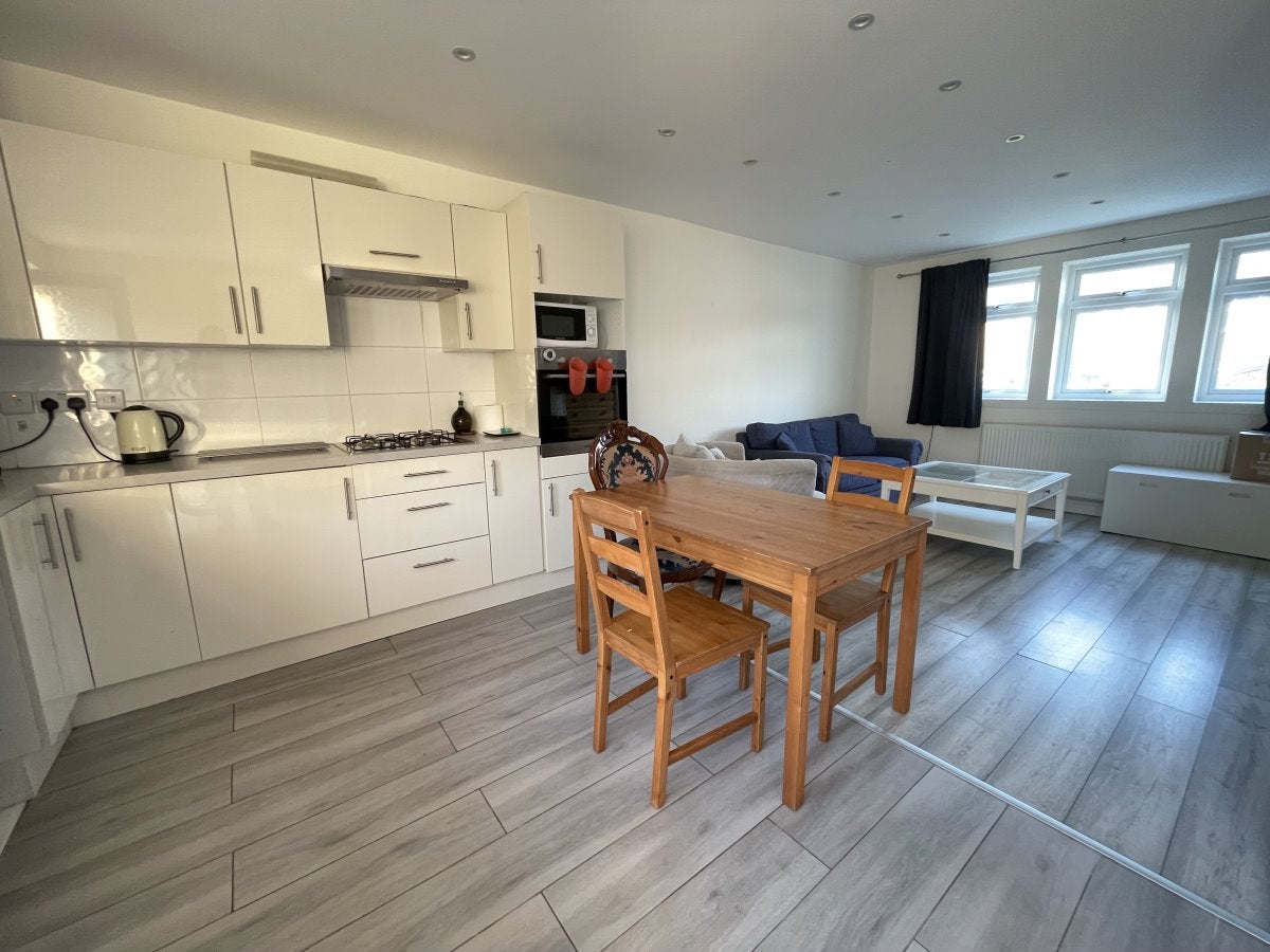 House Fulford Grove in Three Rivers