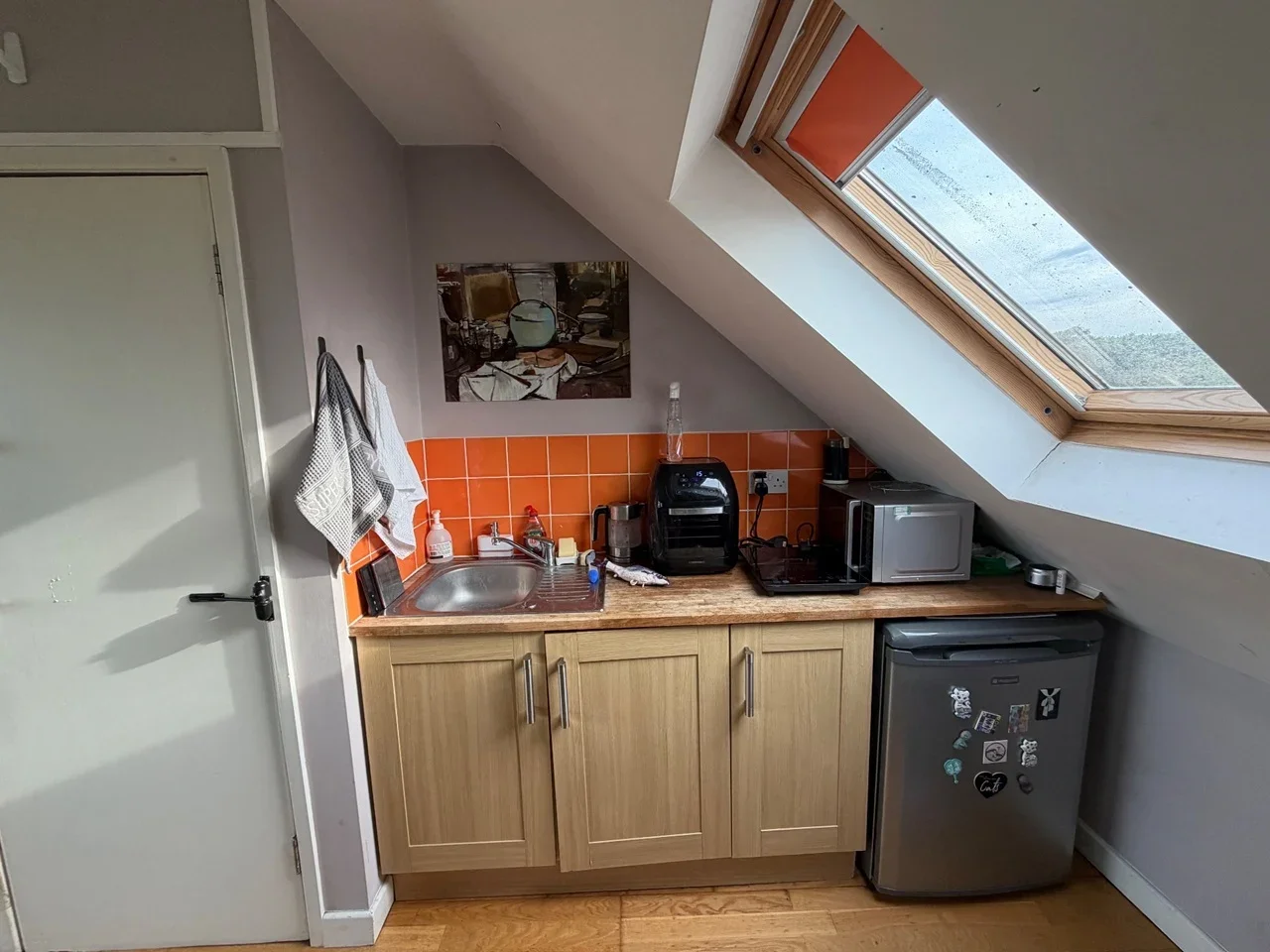 Room Salmon Street in Greater London