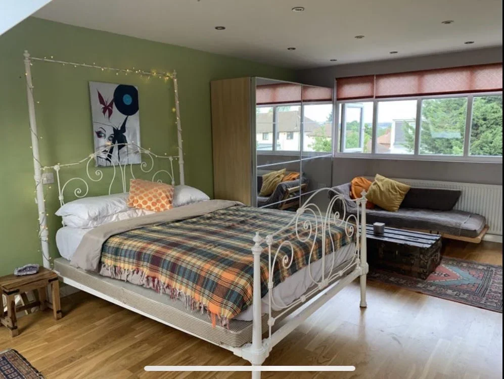 Room Salmon Street in Greater London