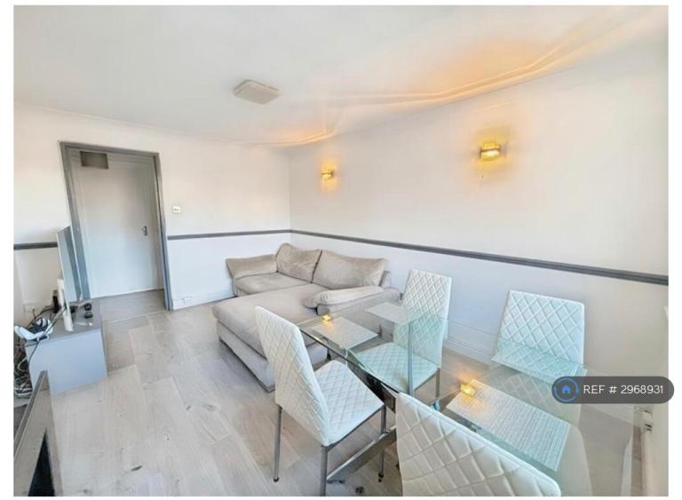 Flat Porter Close in Grays
