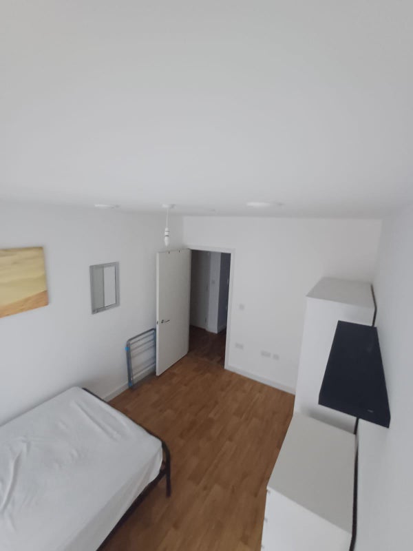 Room Ponton Road in Greater London