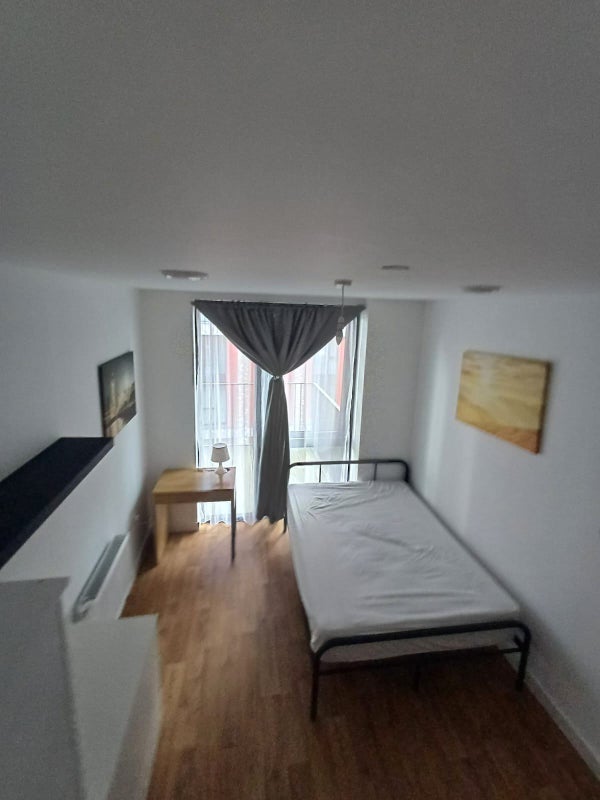 Room Ponton Road in Greater London