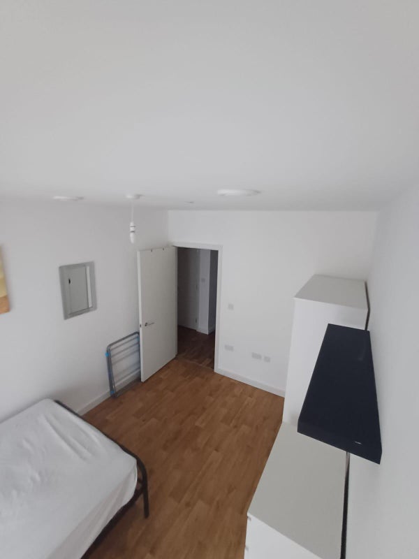 Room Ponton Road in Greater London