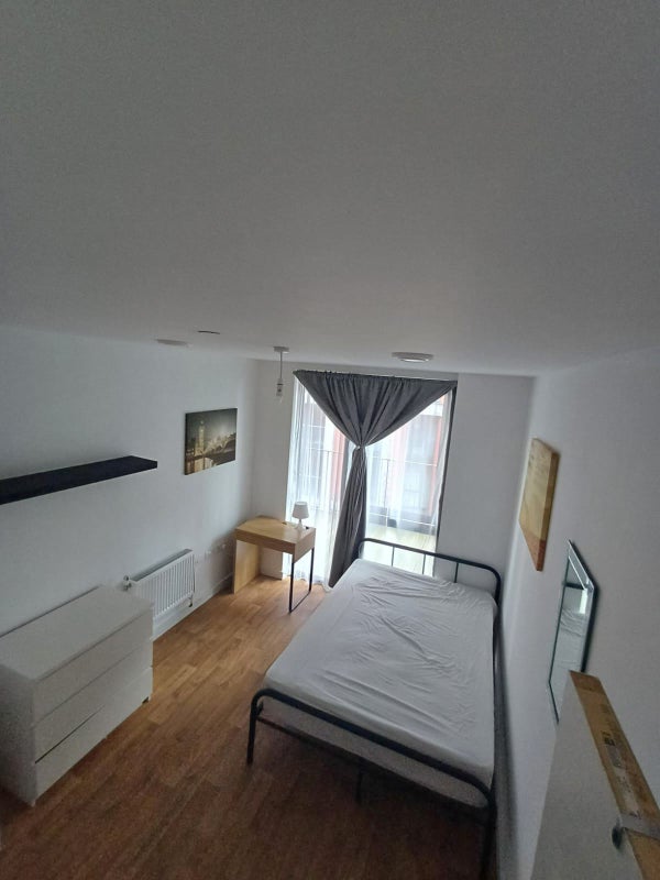 Room Ponton Road in Greater London