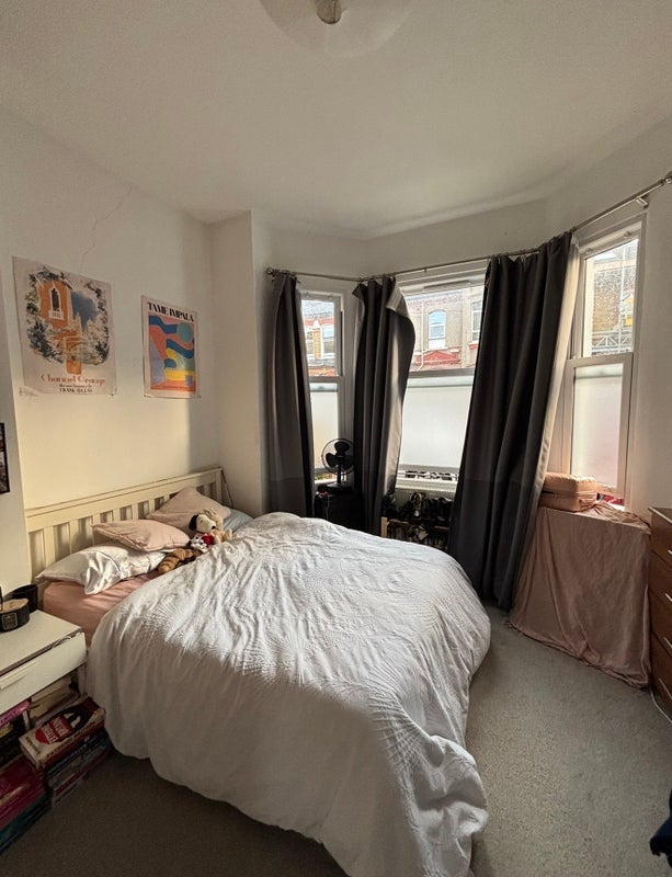 Room Dafforne Road in Greater London