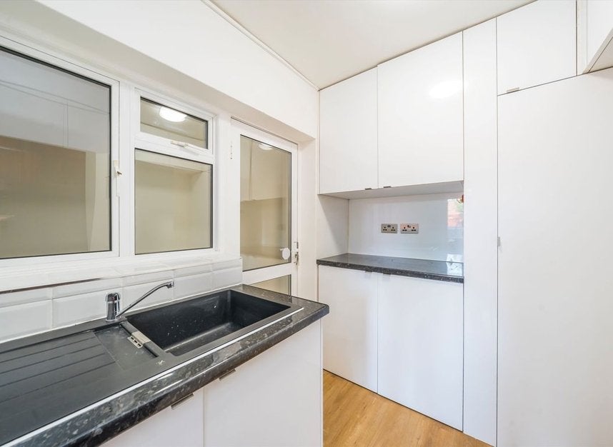 House Parkgate Close in Greater London